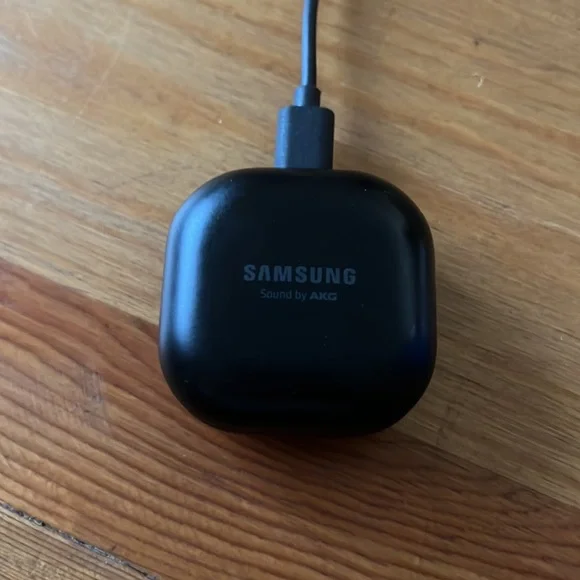 Samsung earbuds with charging cord.